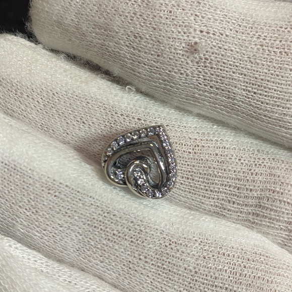 🔥 Pandora Cute Charm :)